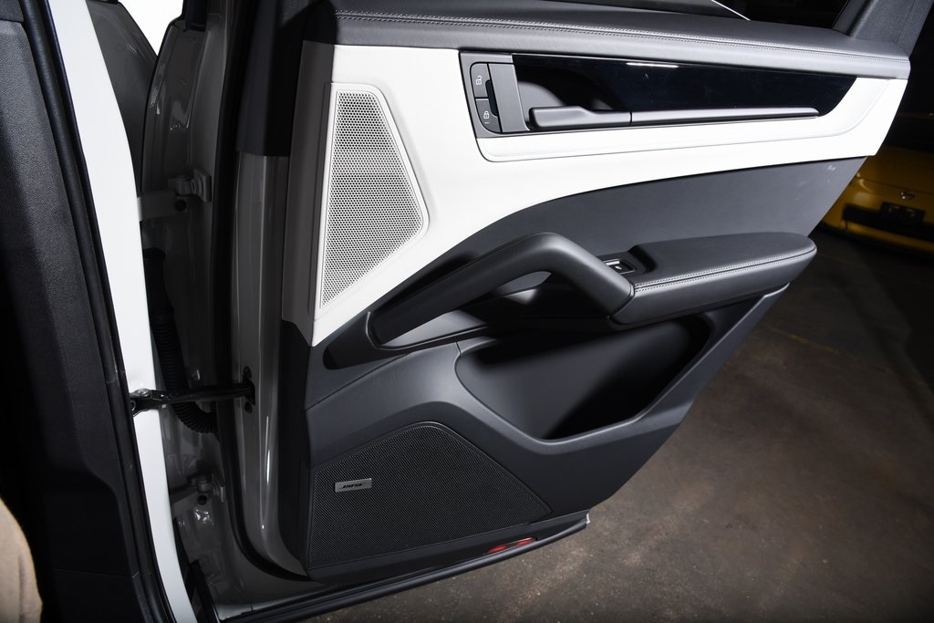 2025 Porsche Cayenne E-Hybrid photo 27