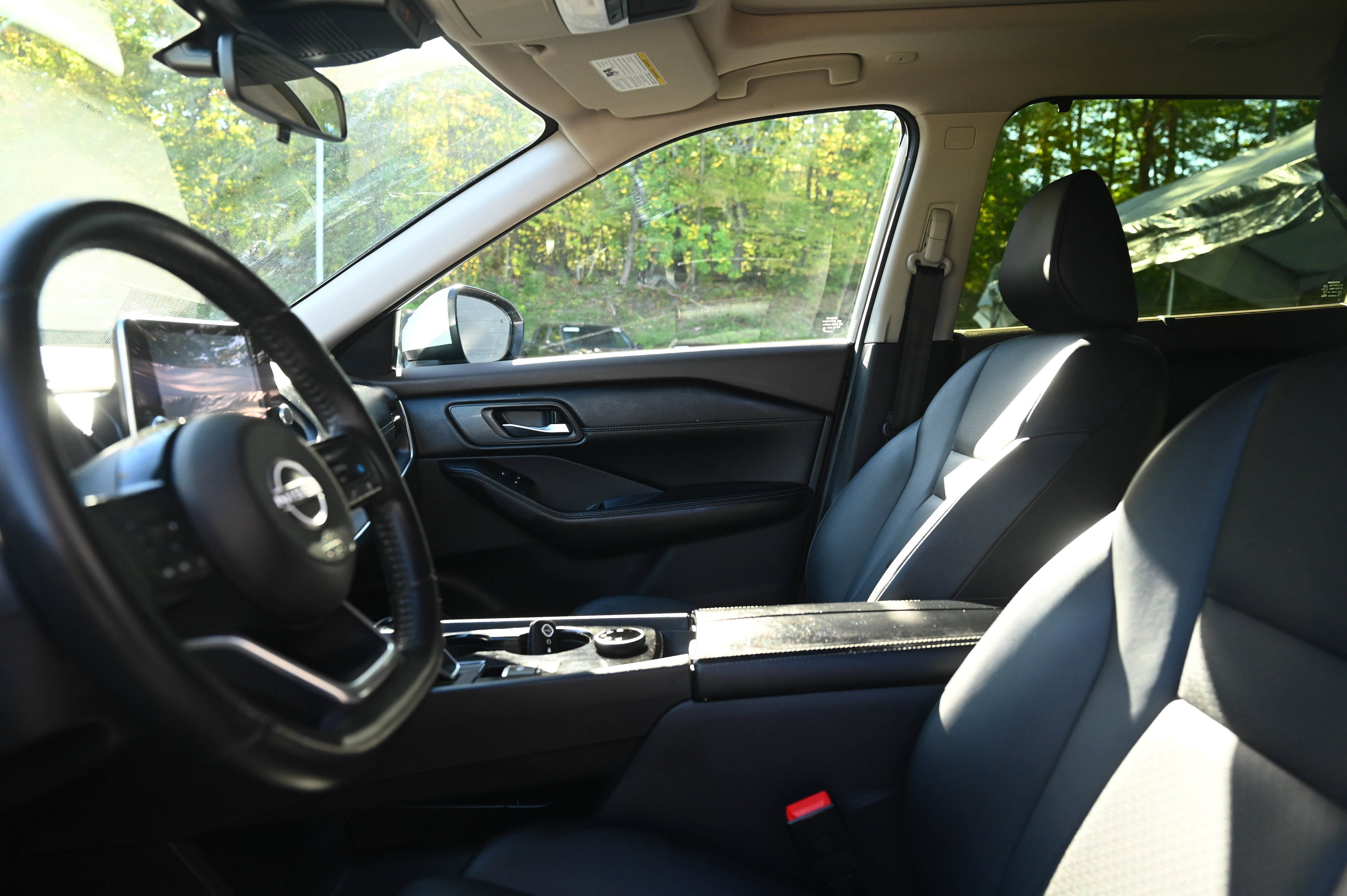 2023 Nissan Rogue SV photo 19