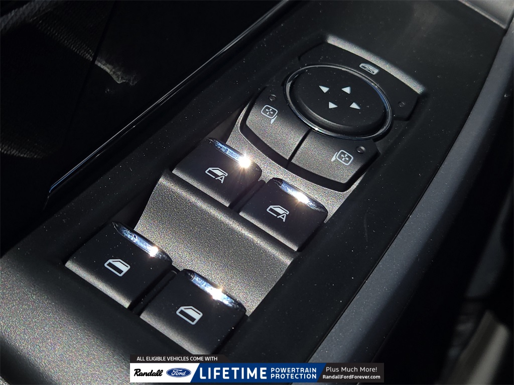 2025 Ford F-150 XLT photo 16