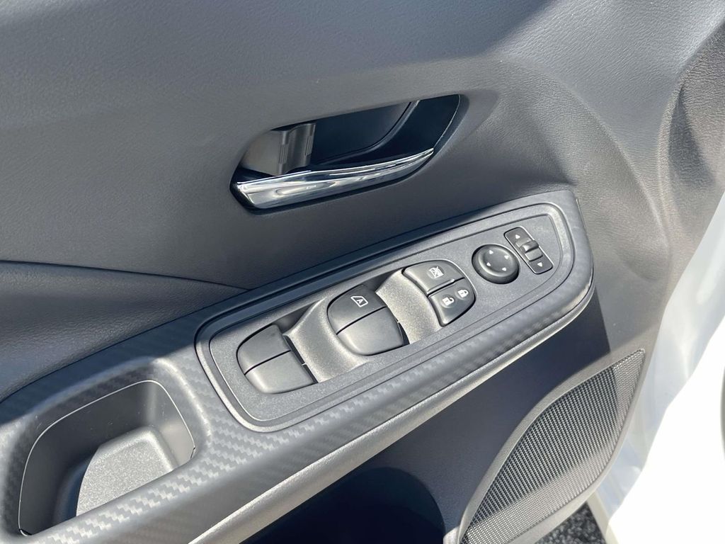 2025 Nissan Versa SV photo 18