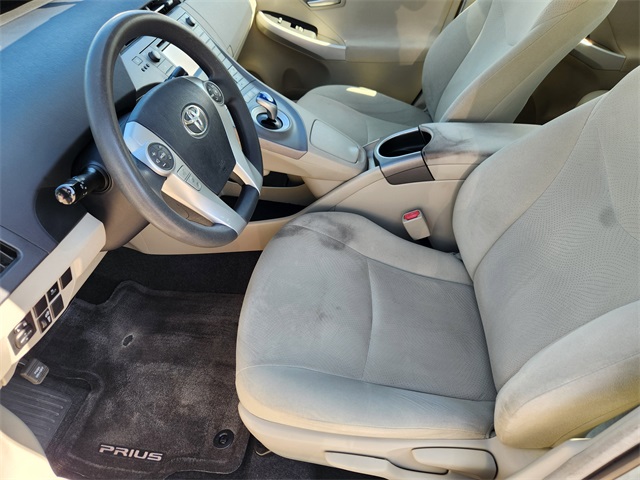 2015 Toyota Prius Four photo 11
