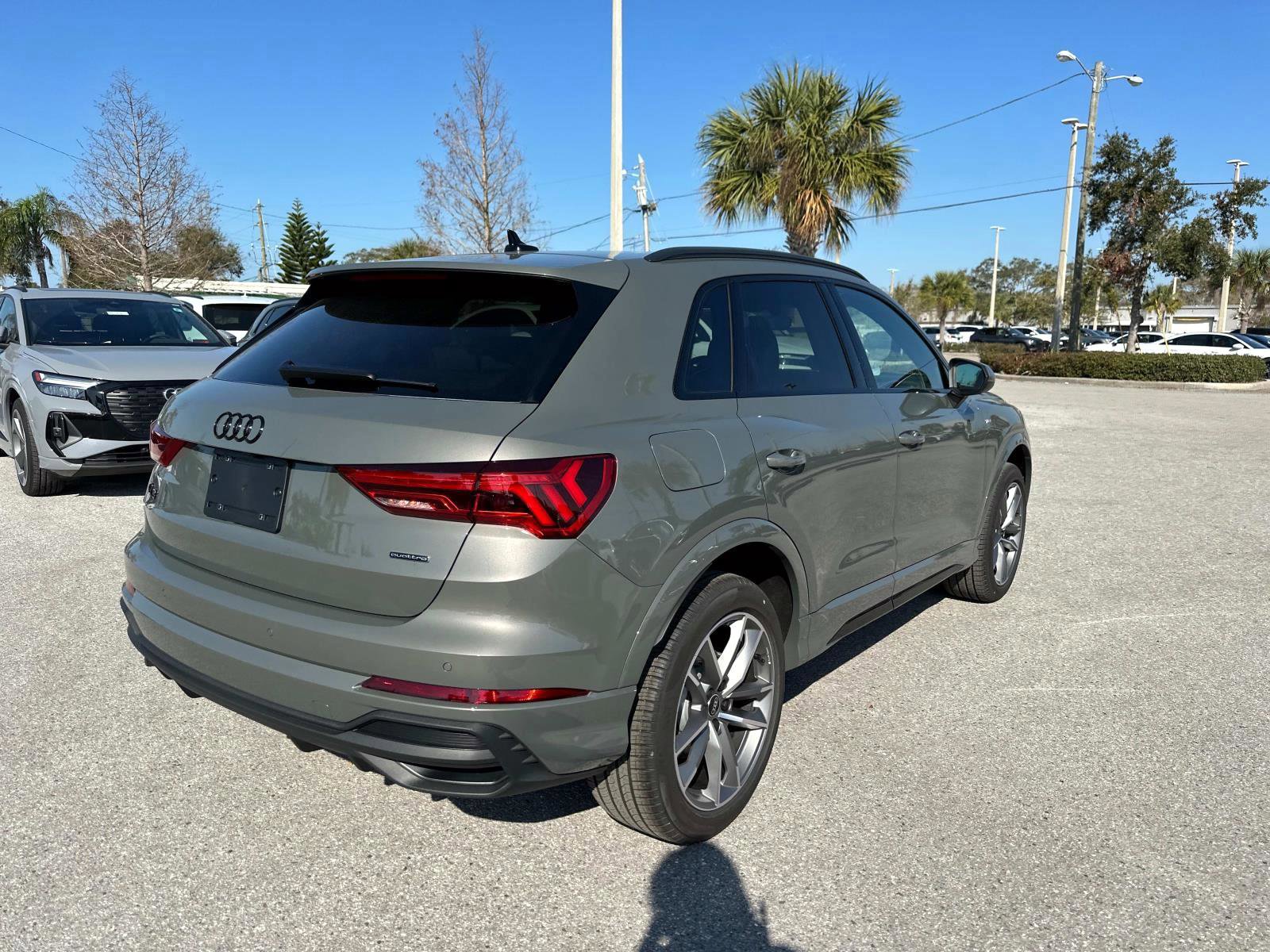 2025 Audi Q3 45 TFSI S line Premium photo 4