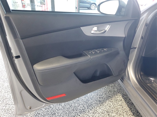 2023 Kia Forte LXS photo 7