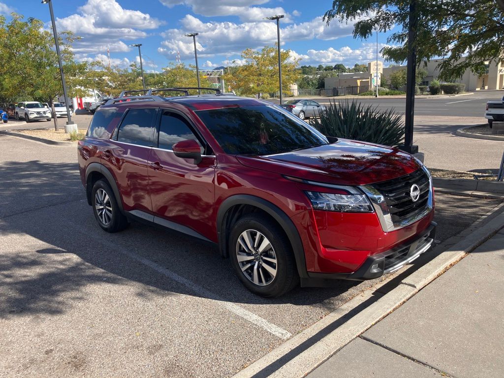 2023 Nissan Pathfinder SL photo 3