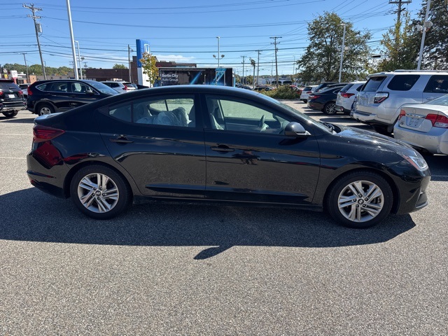 2019 Hyundai Elantra SEL photo 8