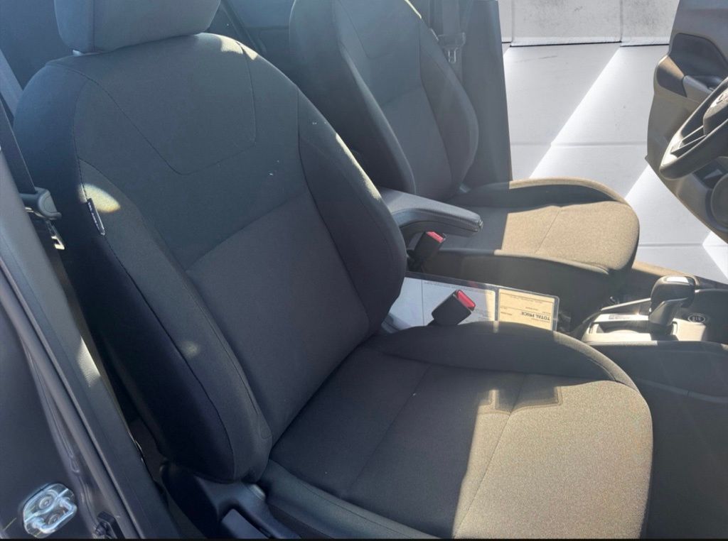 2025 Nissan Kicks Play S photo 13