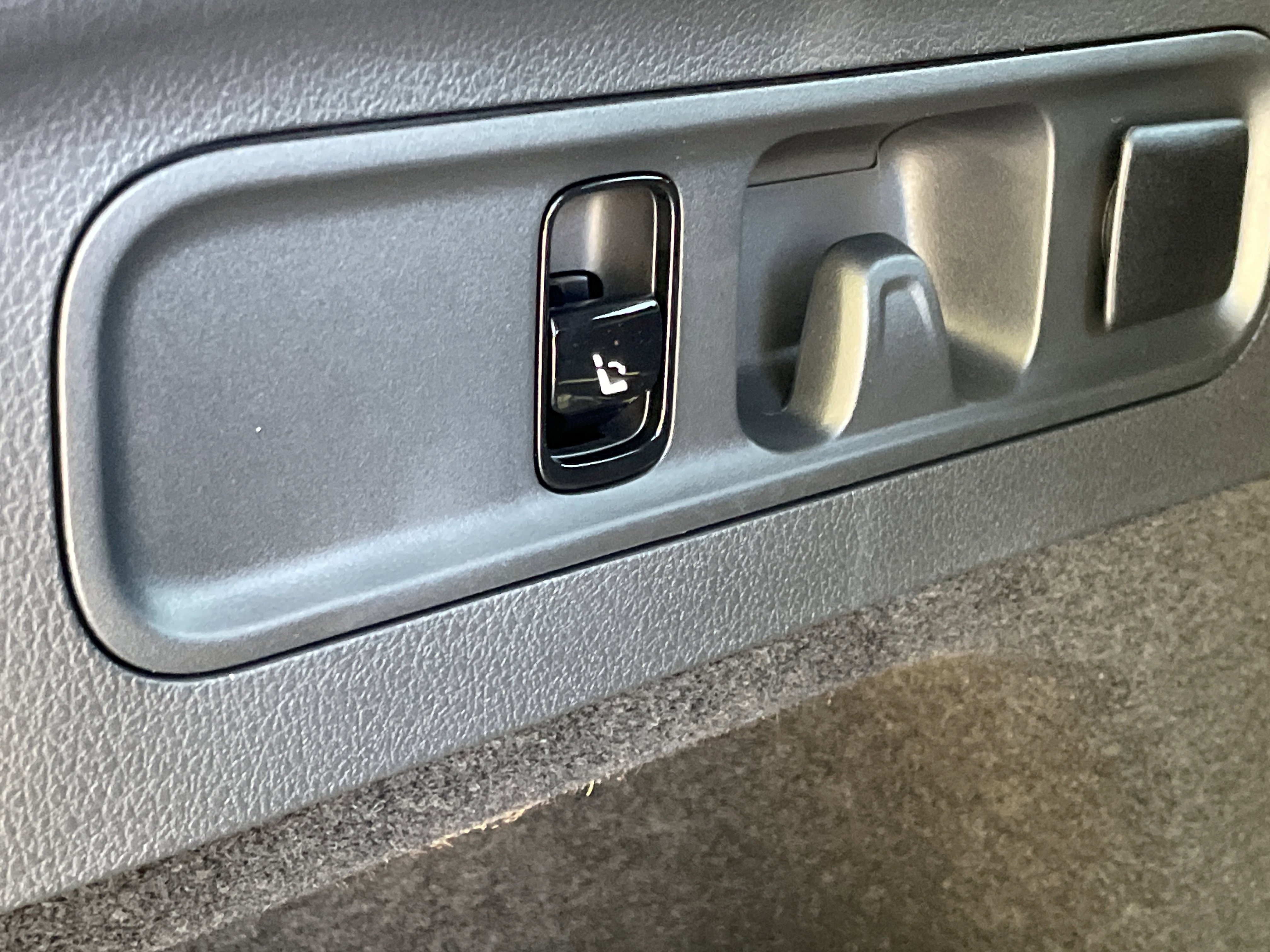 2026 Mercedes Benz GLC 300 photo 2