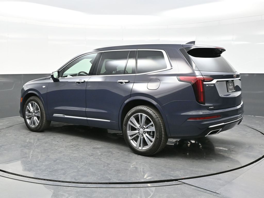 2025 Cadillac XT6 Premium Luxury photo 3