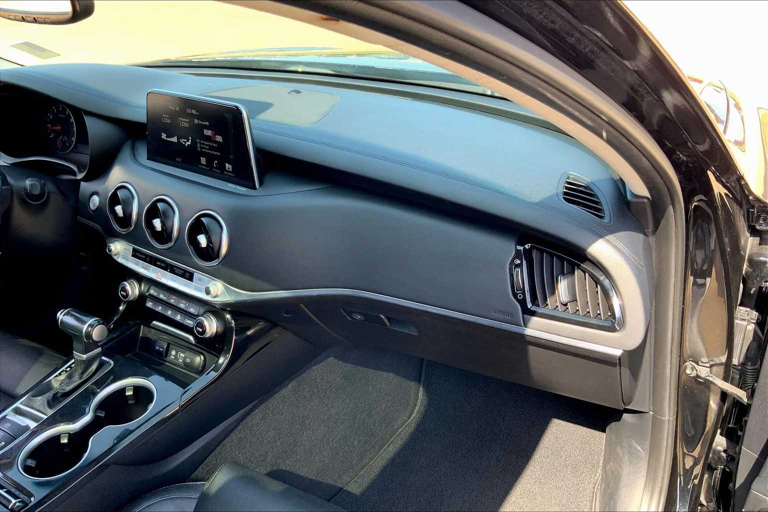 2018 Kia Stinger Premium photo 16