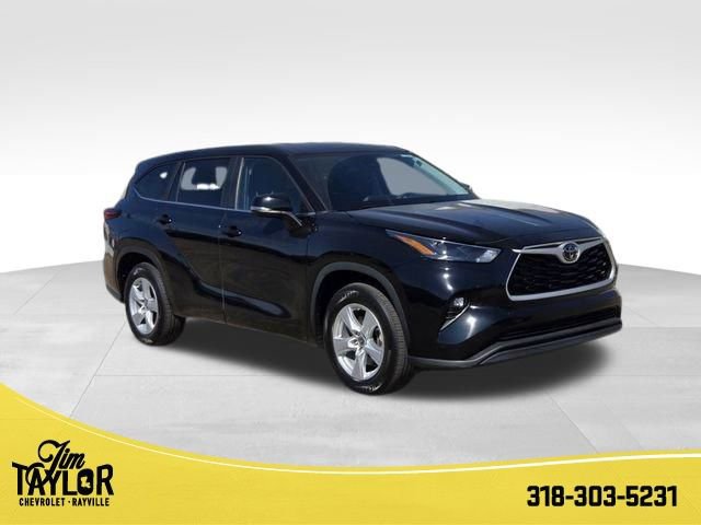 2024 Toyota Highlander LE's photo