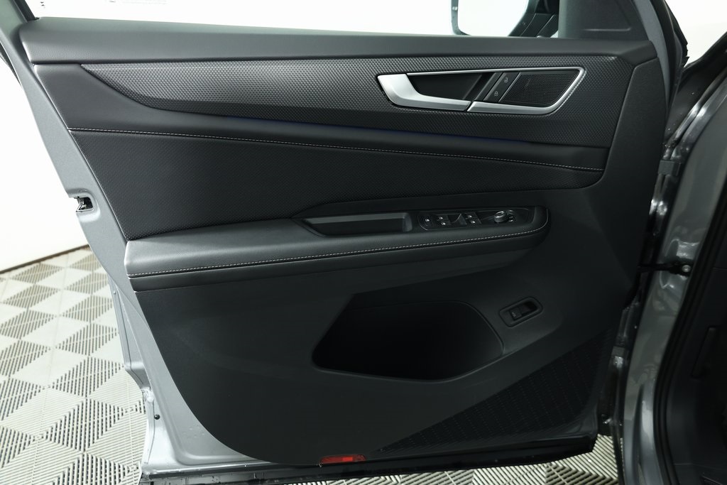 2026 Volkswagen Atlas Cross Sport SEL R-Line photo 2