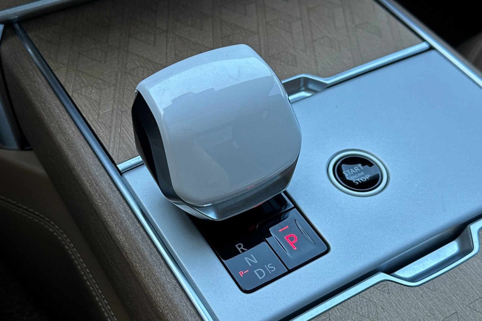 2024 Land Rover Range Rover SV photo 24