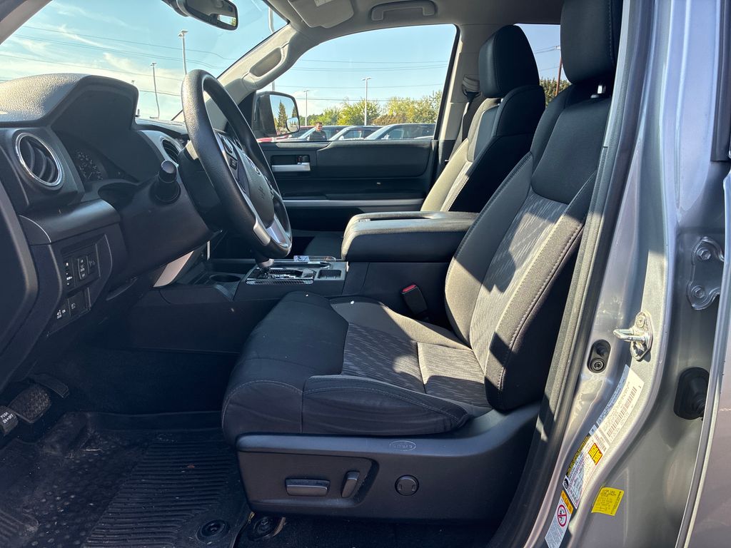 2018 Toyota Tundra SR5 photo 9
