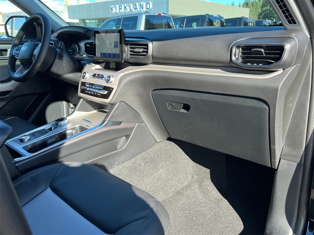 2024 Ford Explorer XLT photo 3