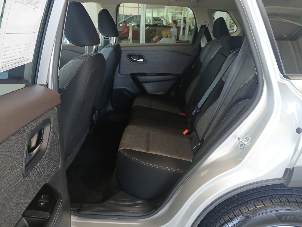 2023 Nissan Rogue SV photo 10