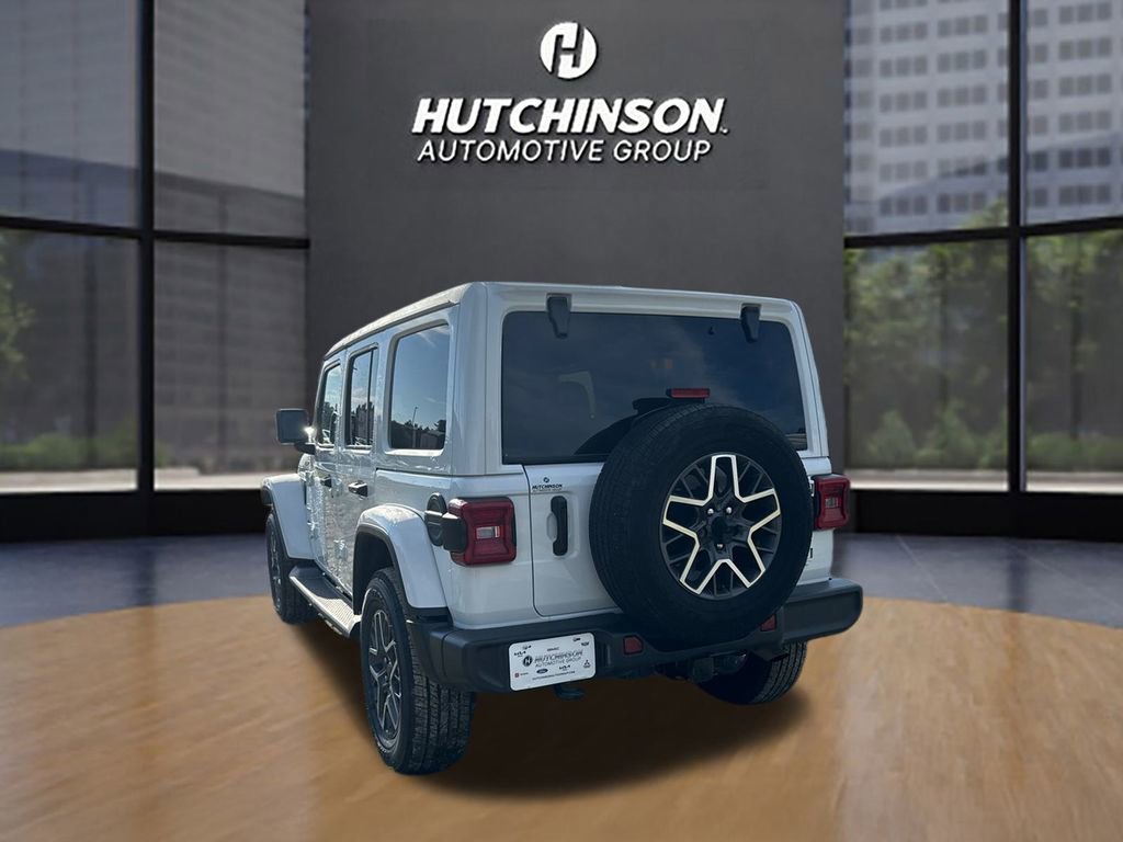 2024 Jeep Wrangler Sahara photo 5