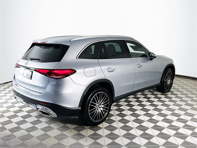 2026 Mercedes Benz GLC 300 photo 7