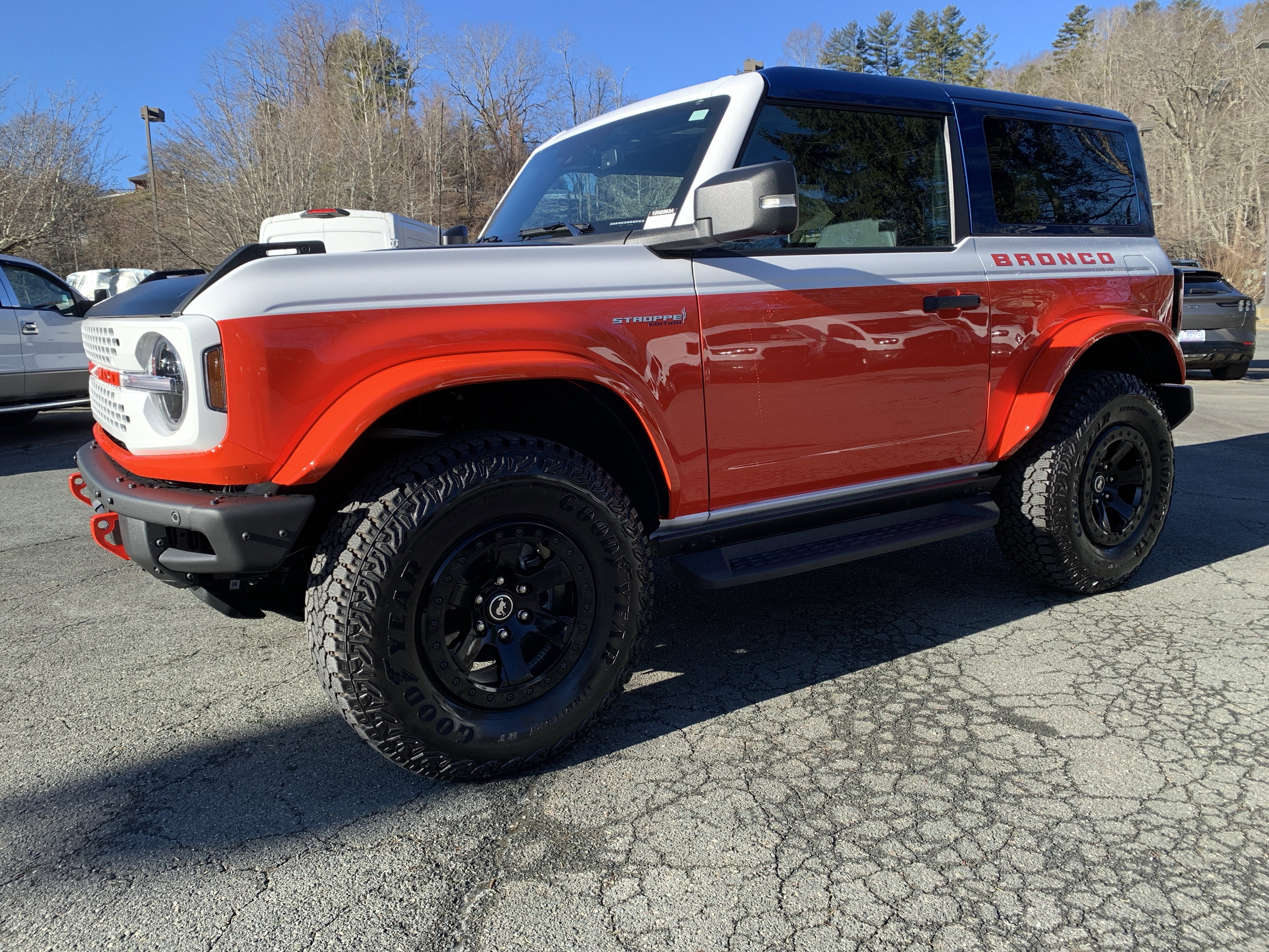 2025 Ford Bronco Base's photo