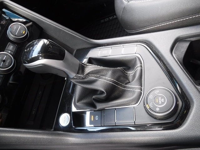 2024 Volkswagen Taos SE photo 15