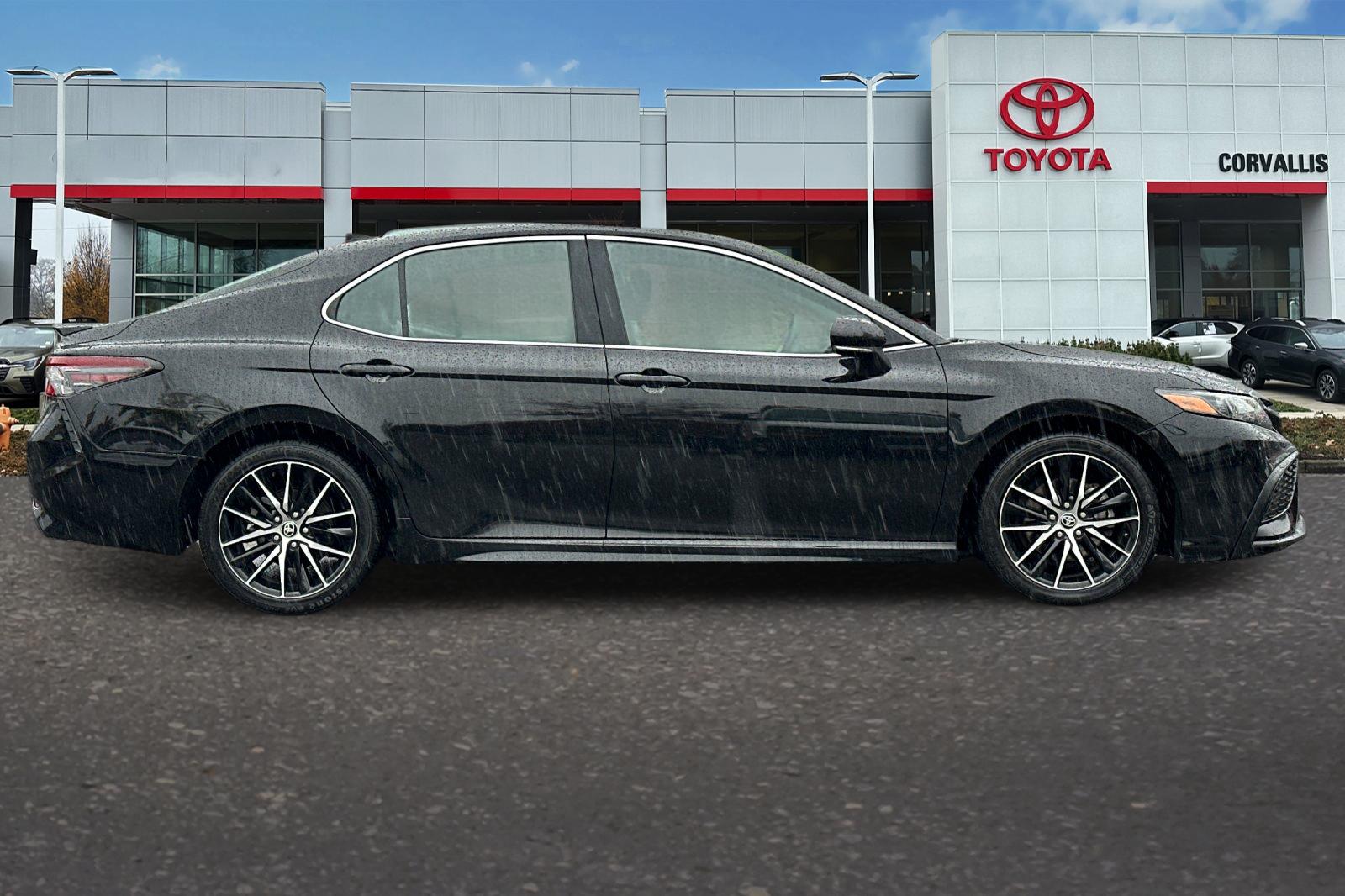 2023 Toyota Camry SE photo 2