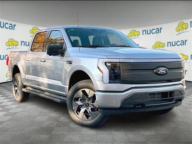 2025 Ford F-150 Lightning Flash's photo