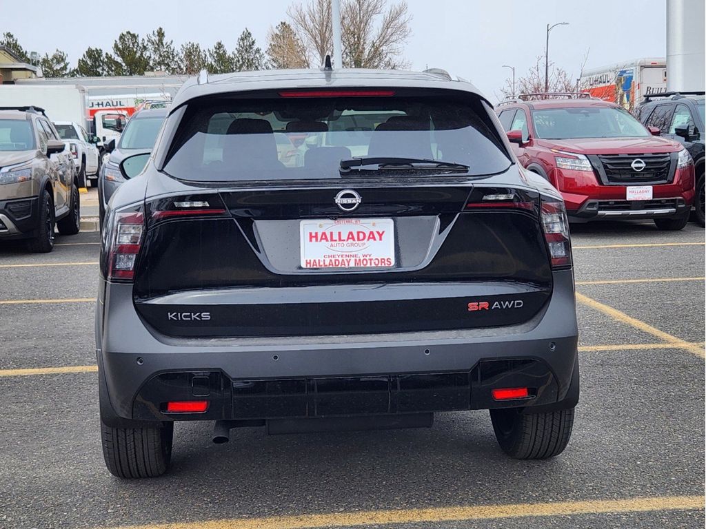 2025 Nissan Kicks SR photo 2