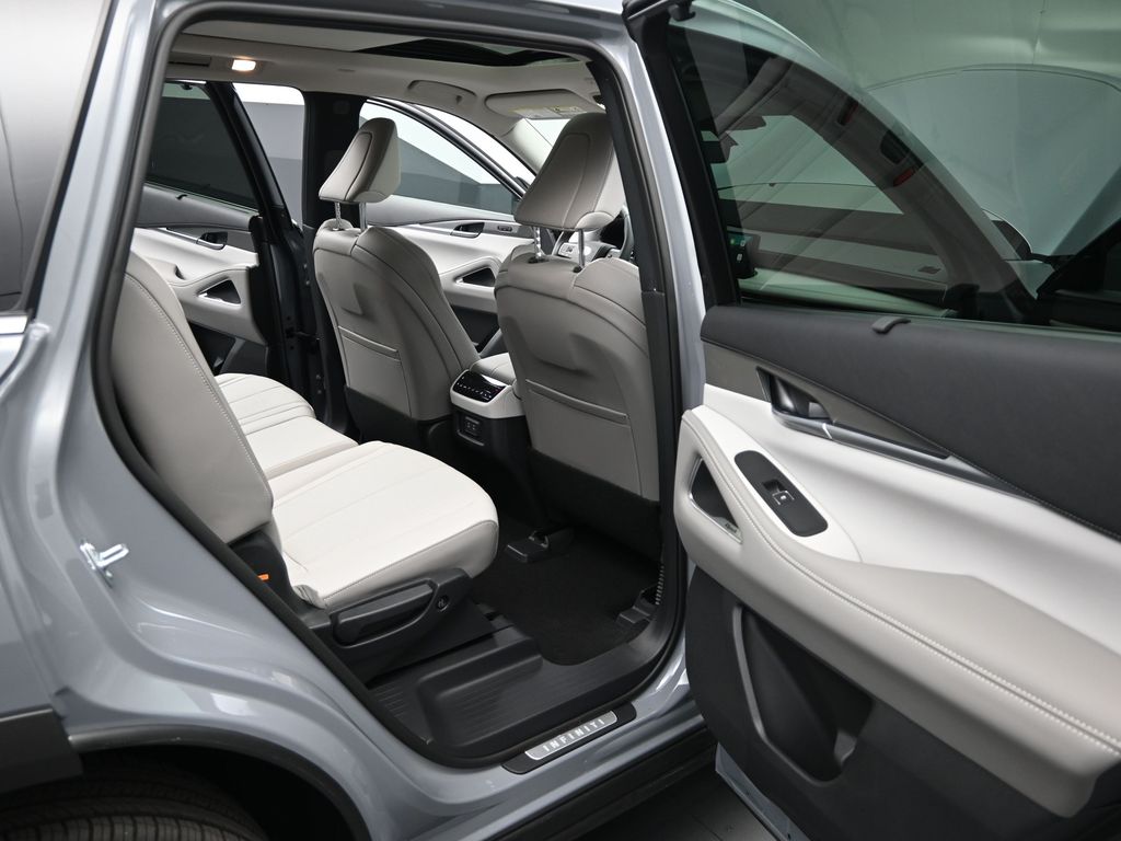 2026 Infiniti QX60 Luxe photo 15