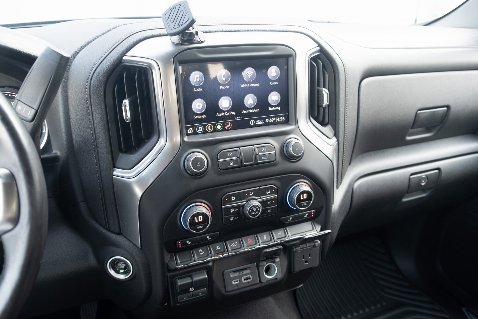 2020 Chevrolet Silverado 1500 LT photo 3