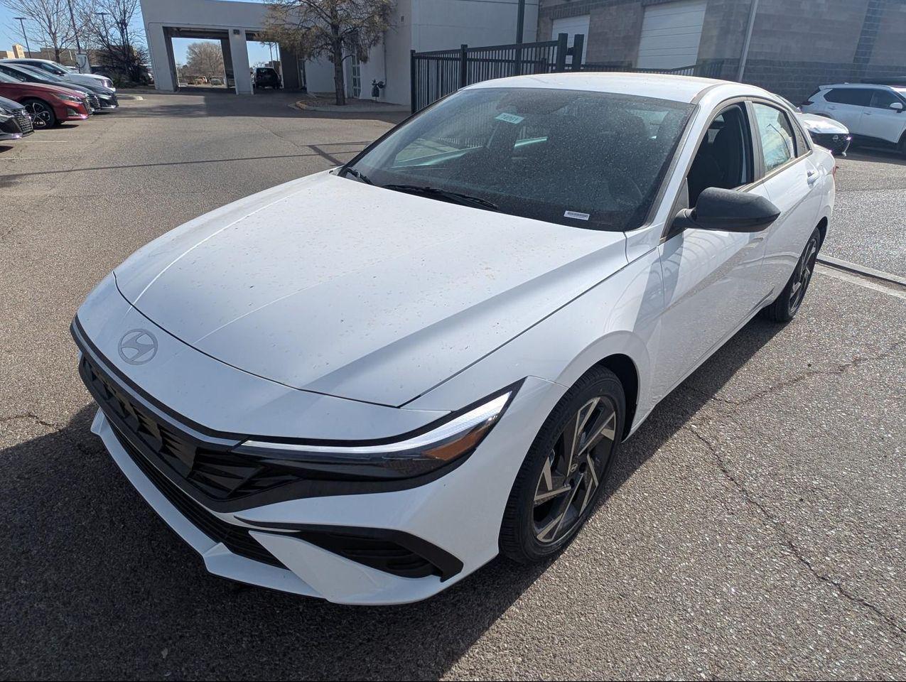 2025 Hyundai Elantra SEL Sport photo 9