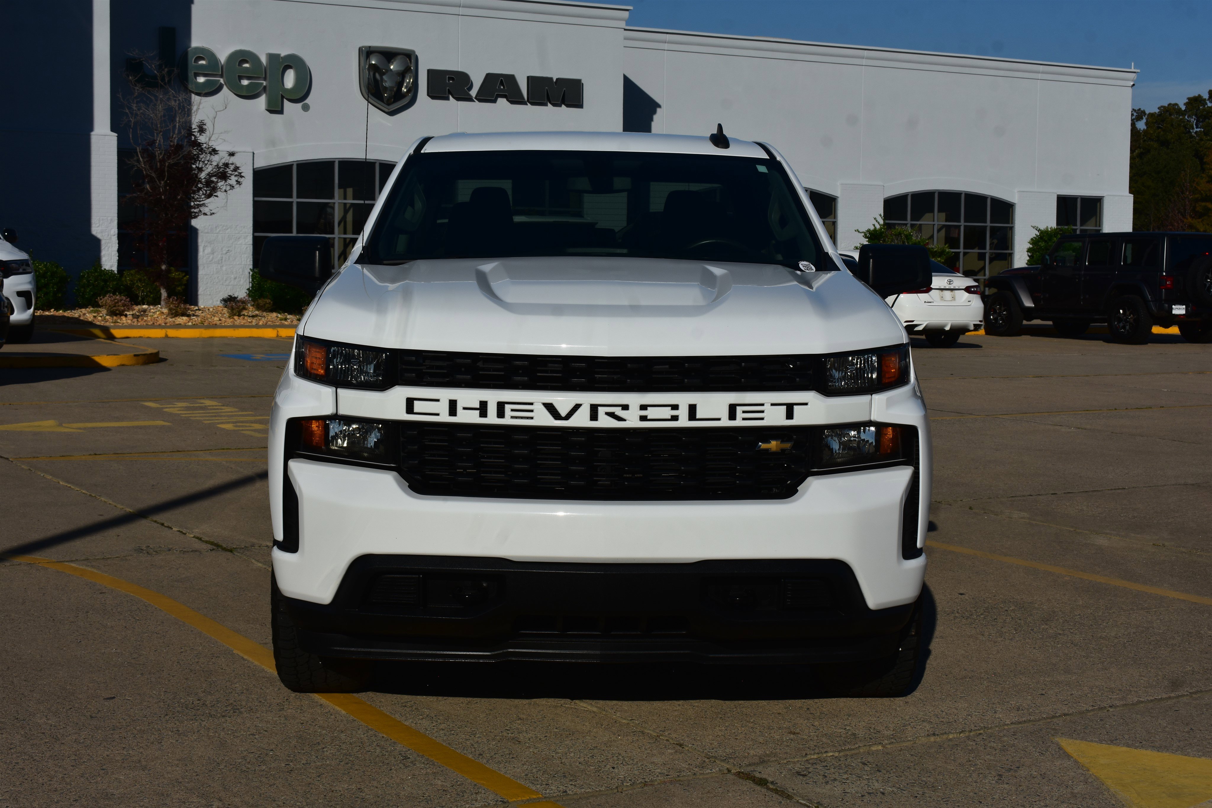 Used 2020 Chevrolet Silverado 1500 Custom with VIN 3GCPYBEK8LG352949 for sale in Little Rock