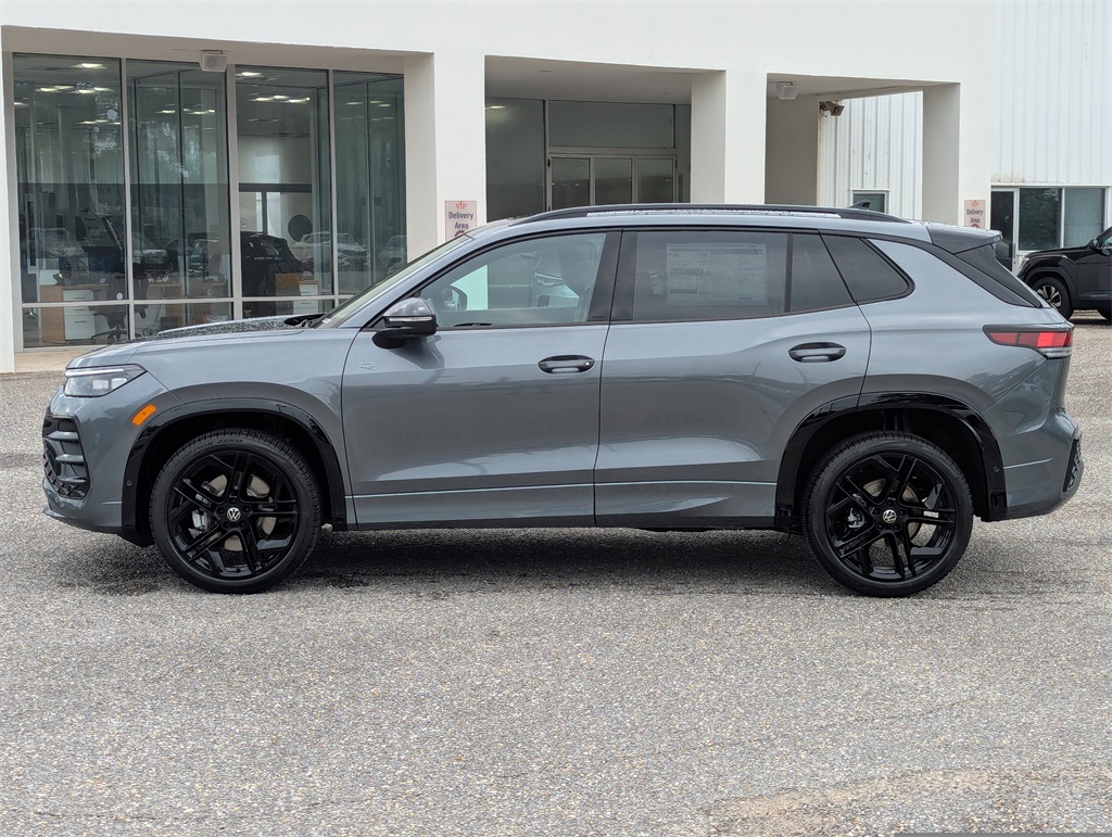 2025 Volkswagen Tiguan SE R-Line Black photo 2