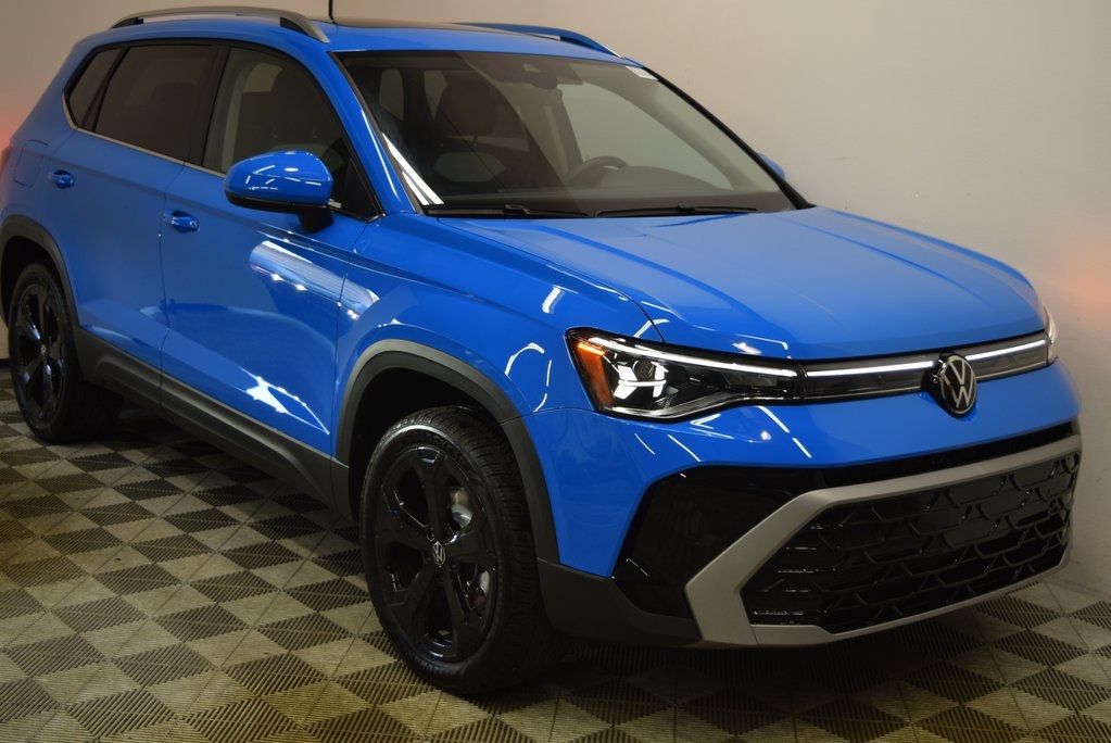 2025 Volkswagen Taos SEL's photo