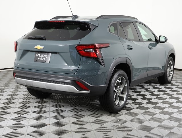 2025 Chevrolet Trax LT photo 3