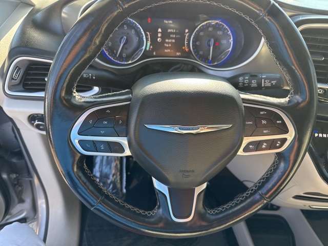 2021 Chrysler Pacifica Touring L photo 15