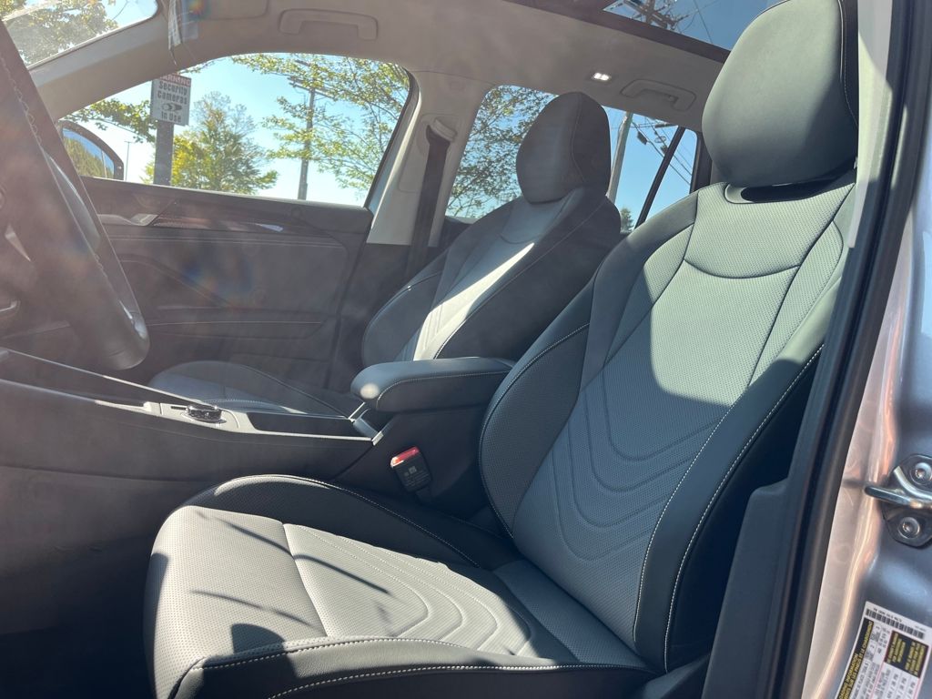 2025 Volkswagen Tiguan SE photo 5