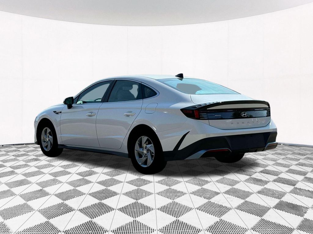 2025 Hyundai Sonata SE photo 4
