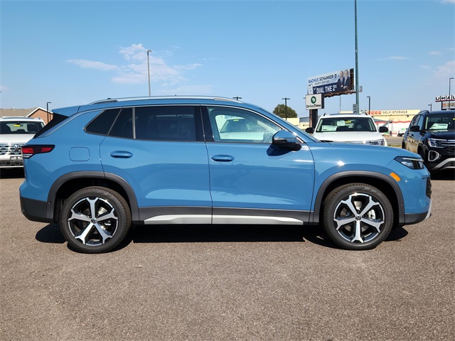 2025 Volkswagen Tiguan SE photo 2