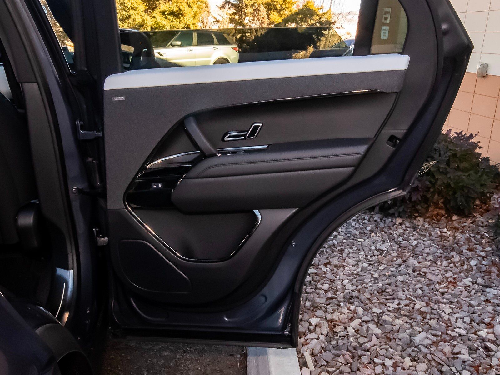 2025 Land Rover Range Rover Sport SE photo 40