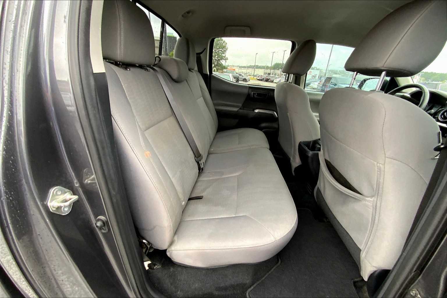 2019 Toyota Tacoma SR5 photo 16