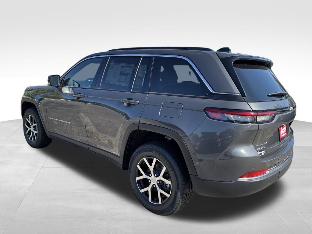 2025 Jeep Grand Cherokee Limited photo 3