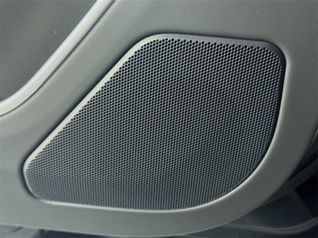 2025 Land Rover Range Rover SE photo 18