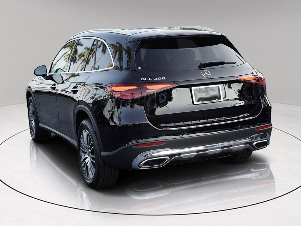 2025 Mercedes Benz GLC 300 photo 4