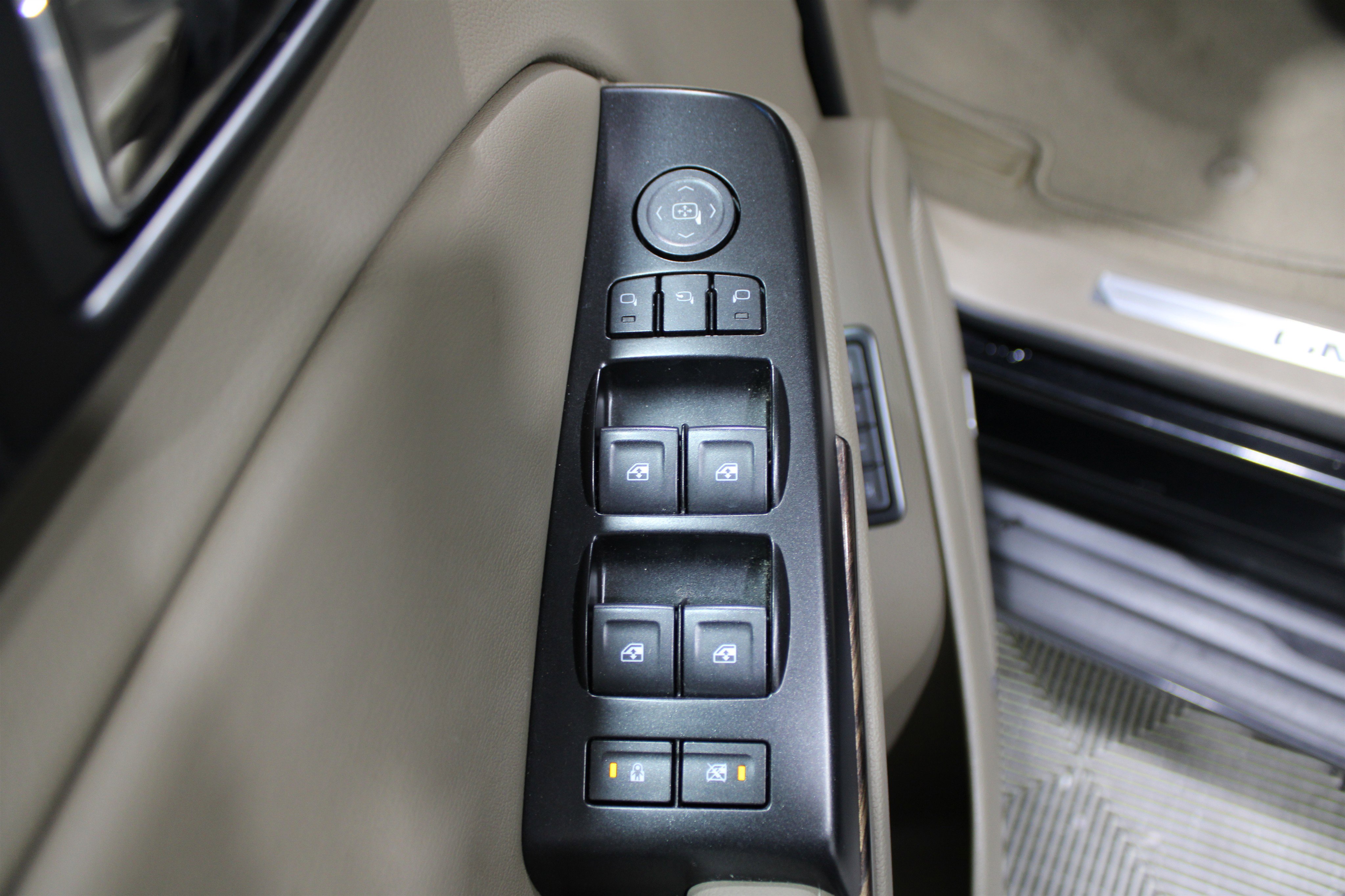 2020 Gmc Yukon SLT photo 3