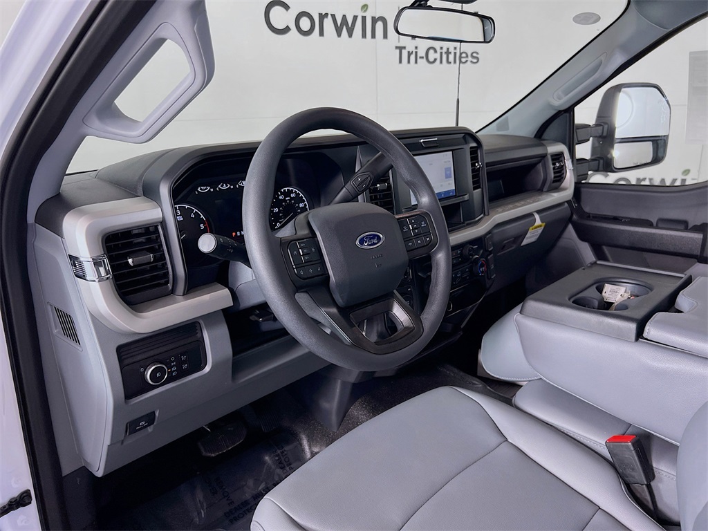 2025 Ford F-350 XL photo 3