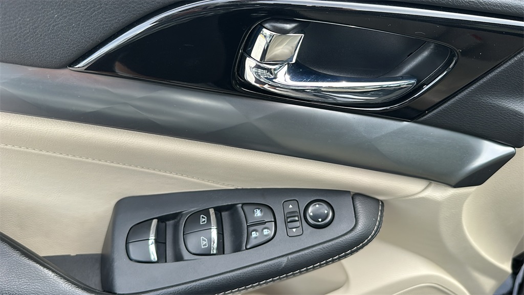 2021 Nissan Maxima SV photo 16
