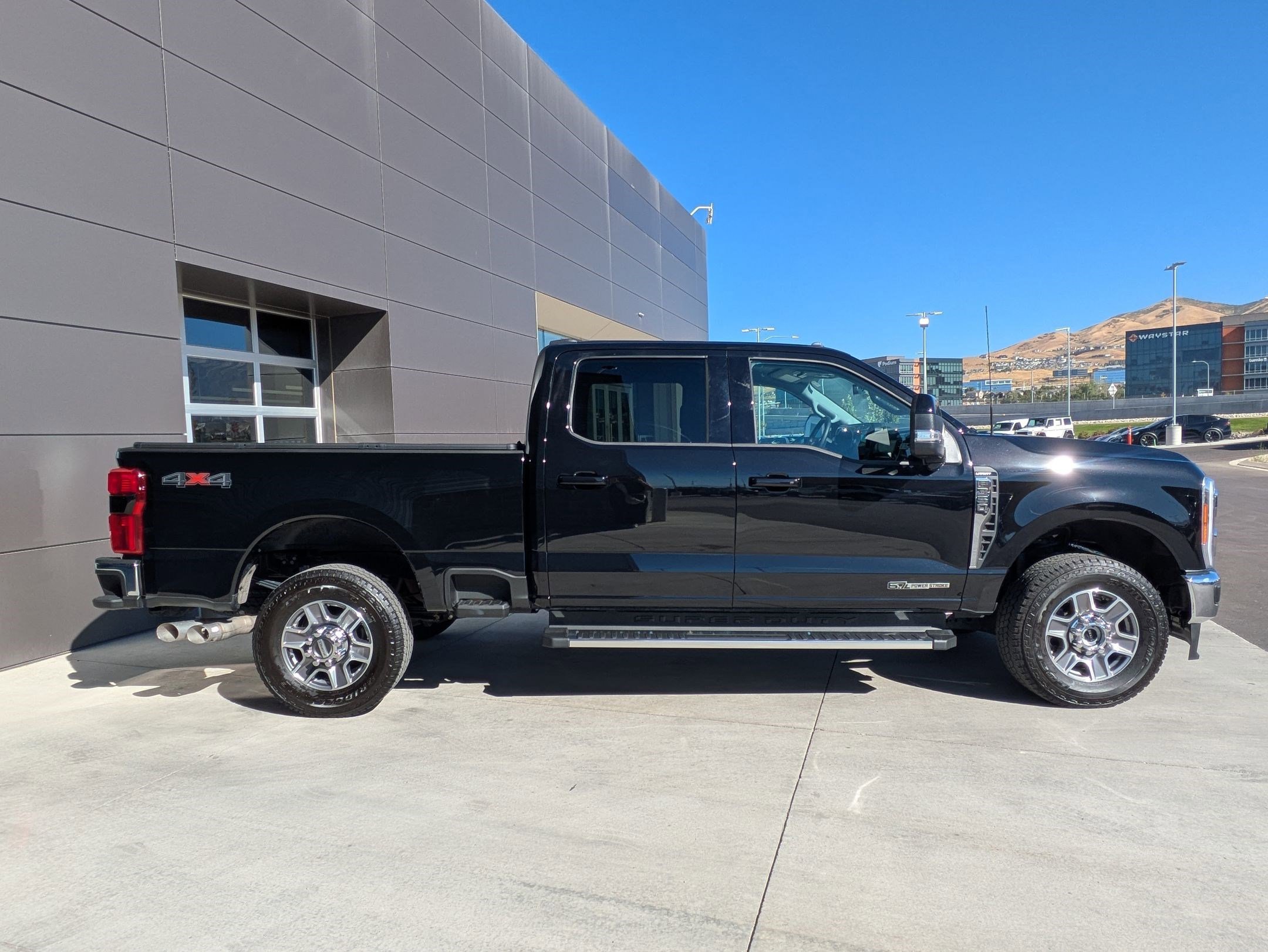2023 Ford F-350 Lariat photo 3