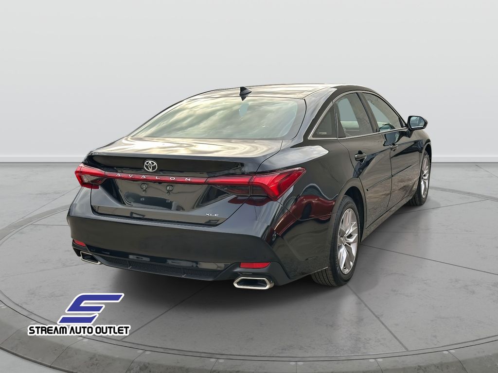 2021 Toyota Avalon XLE photo 3