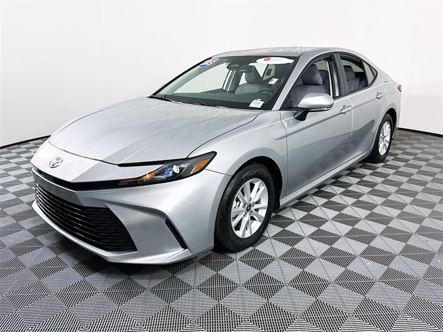 2025 Toyota Camry LE photo 3
