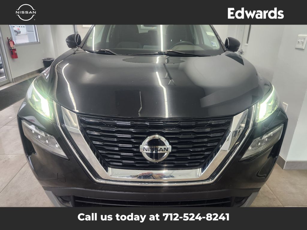 2021 Nissan Rogue SV photo 3