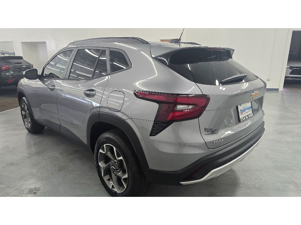 2025 Chevrolet Trax LT photo 6